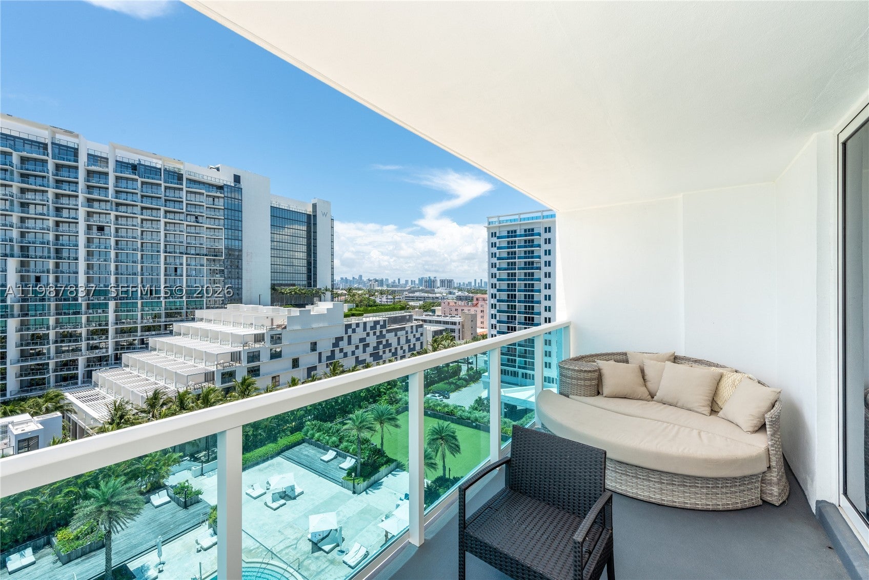 2301 Collins Ave 1009