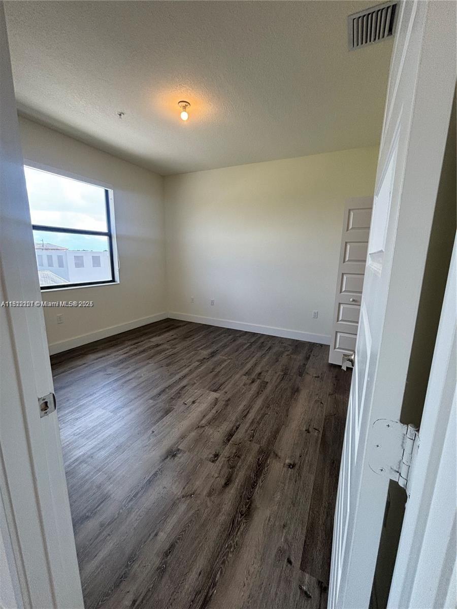 APEX AT PARK CENTRAL COND - Residential Lease