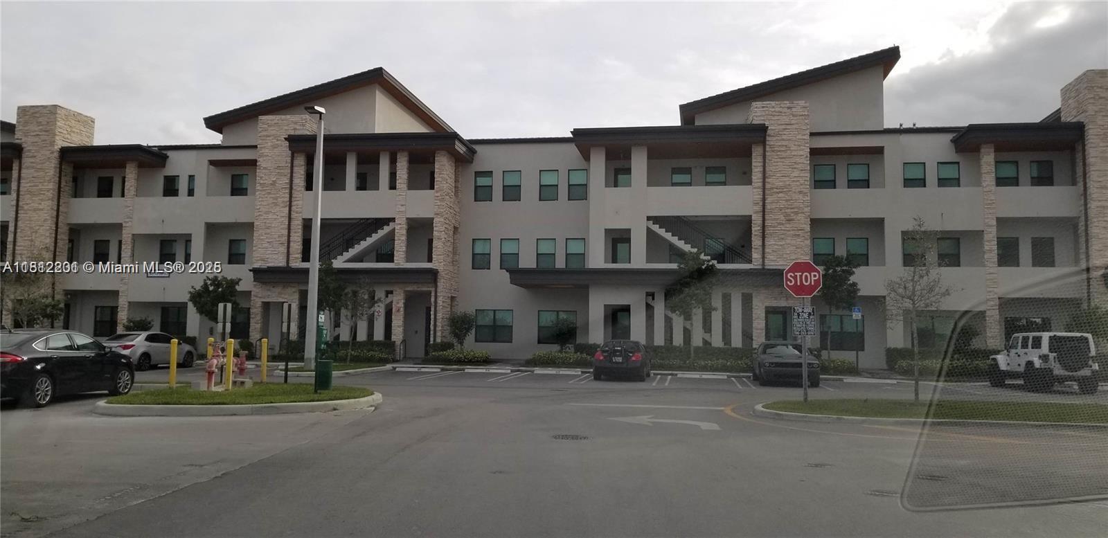 APEX AT PARK CENTRAL COND - Residential Lease