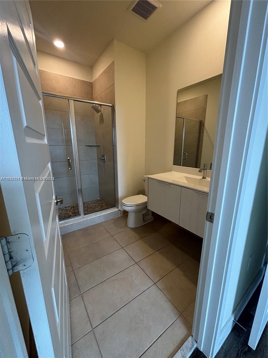 APEX AT PARK CENTRAL COND - Residential Lease