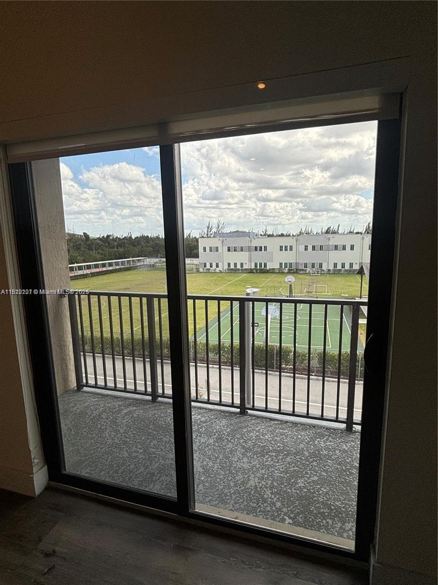 APEX AT PARK CENTRAL COND - Residential Lease
