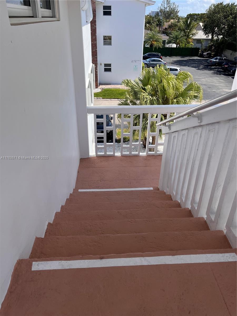 228 Hibiscus Ave 235