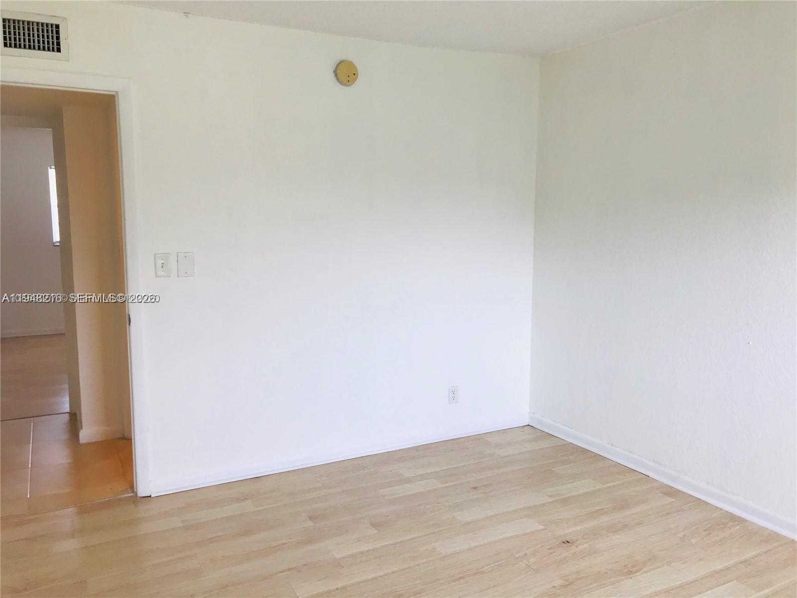 TOWNHOUSES OF PLANTATION - Residential