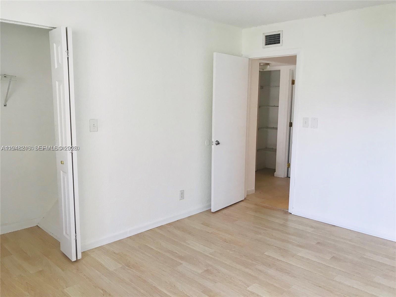 TOWNHOUSES OF PLANTATION - Residential