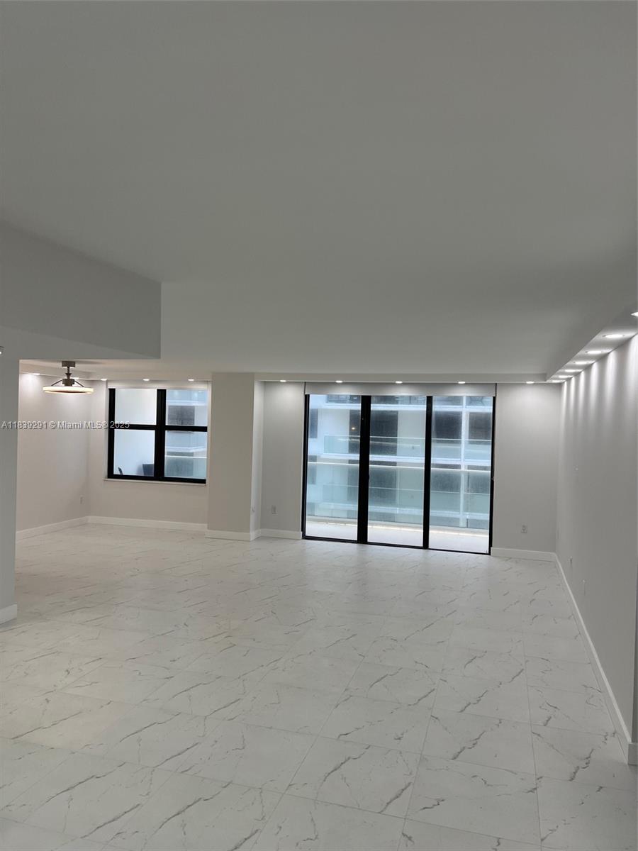 9801 Collins Ave 15X