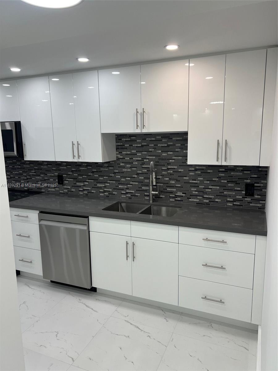 9801 Collins Ave 15X
