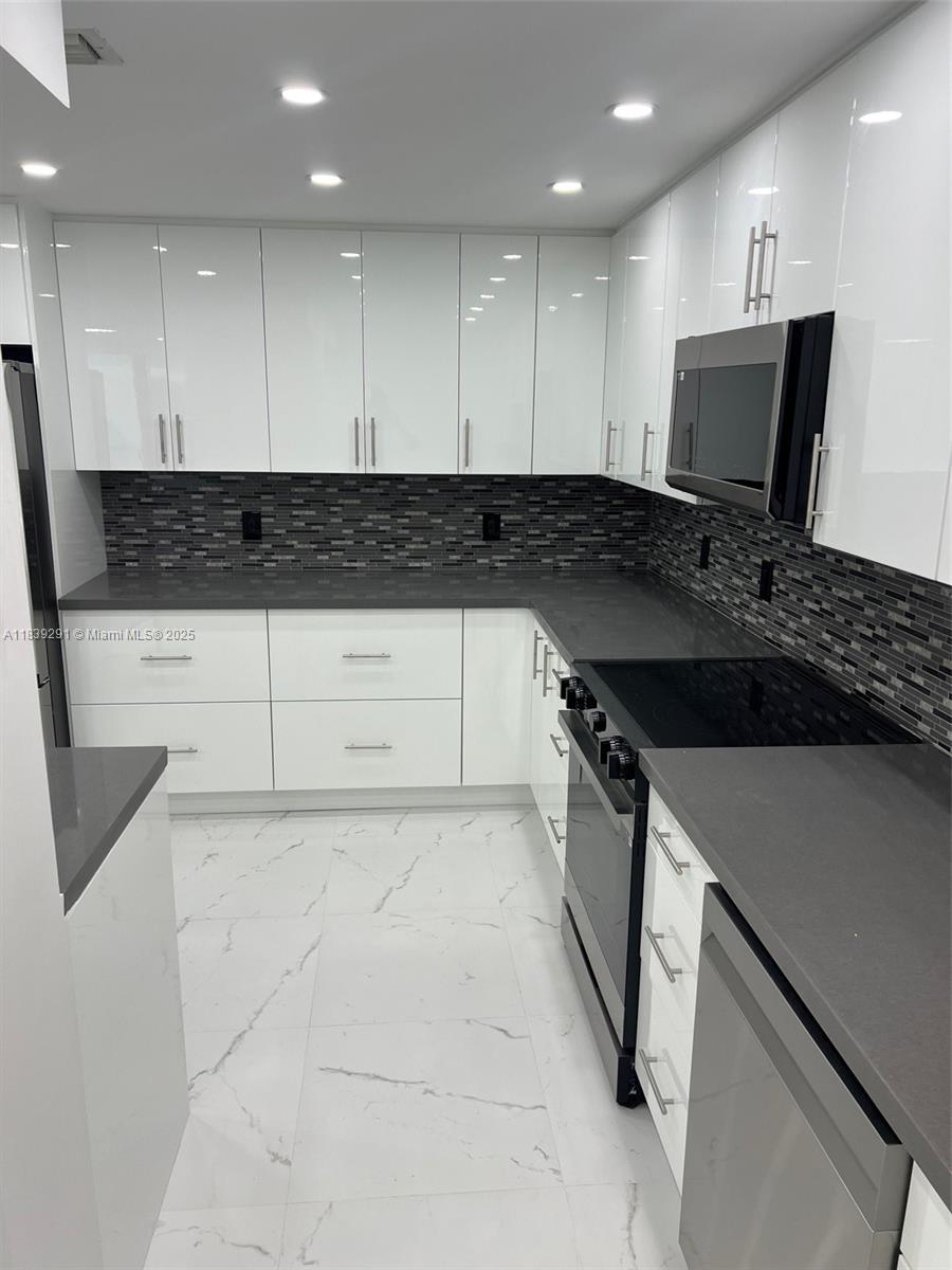 9801 Collins Ave 15X
