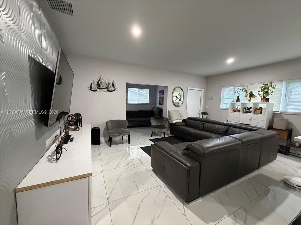 Photo of 2241 N 62nd Ave, Hollywood, FL 33024 (MLS # A12013898)