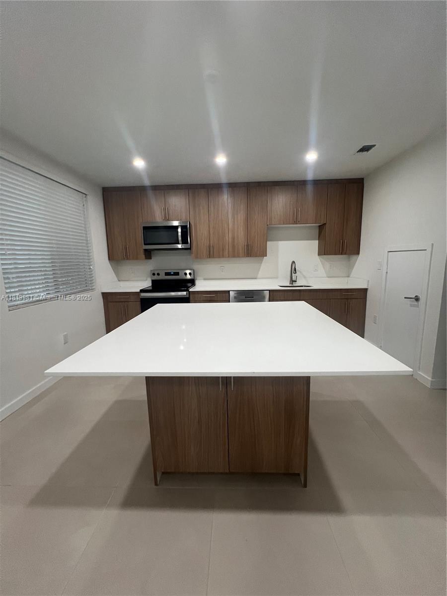 H BROOKERS SUB - Residential Lease