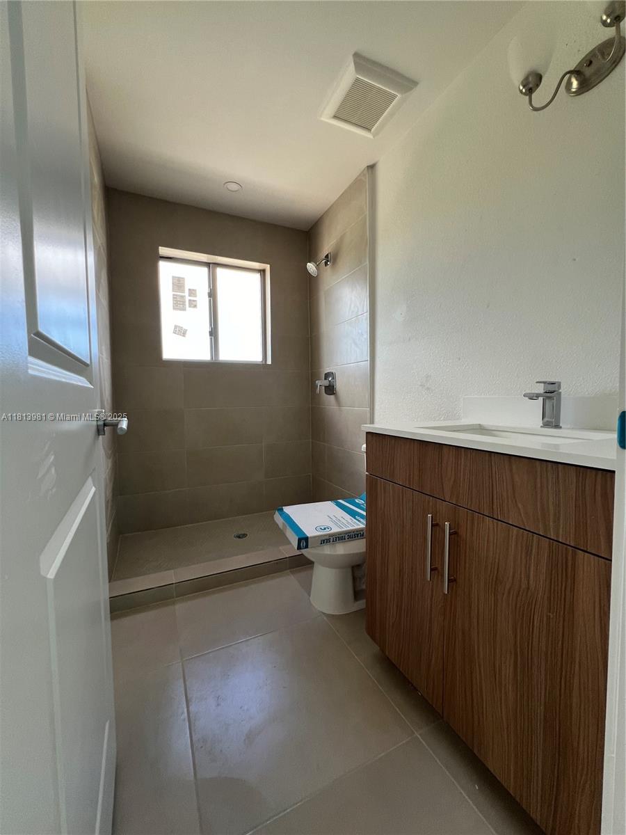 H BROOKERS SUB - Residential Lease