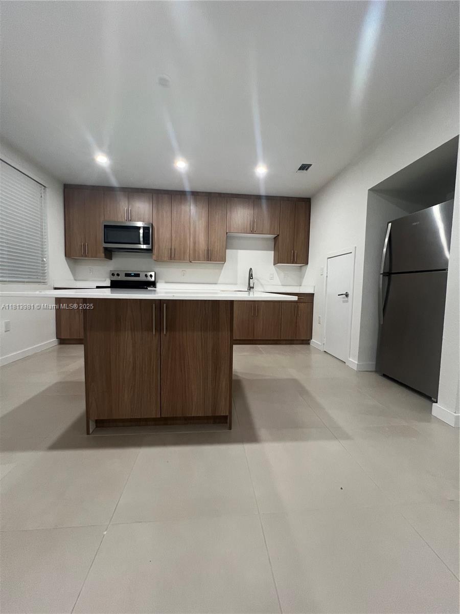 H BROOKERS SUB - Residential Lease