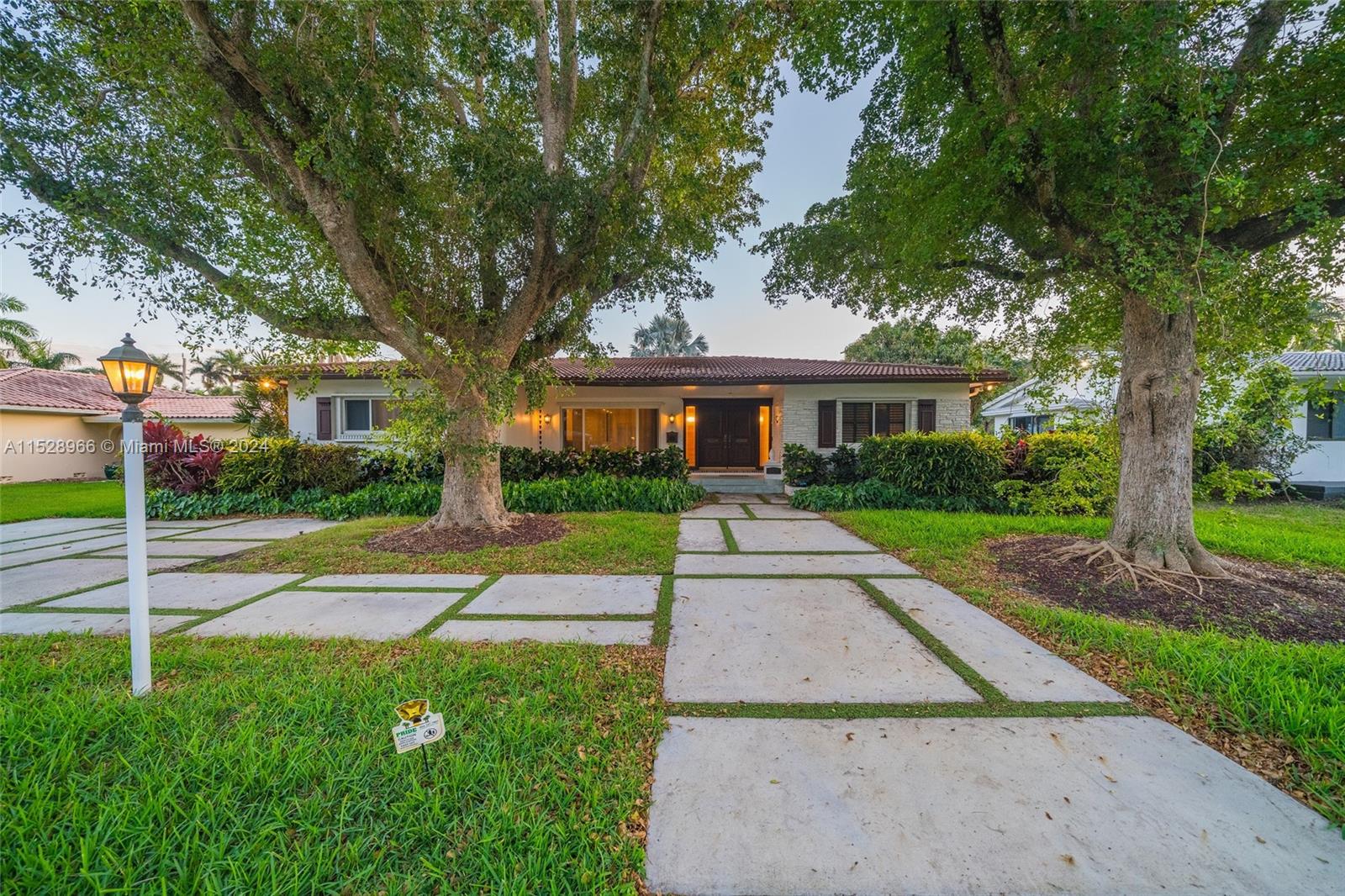 HOLLYWOOD LAKES SECTION - Residential Lease