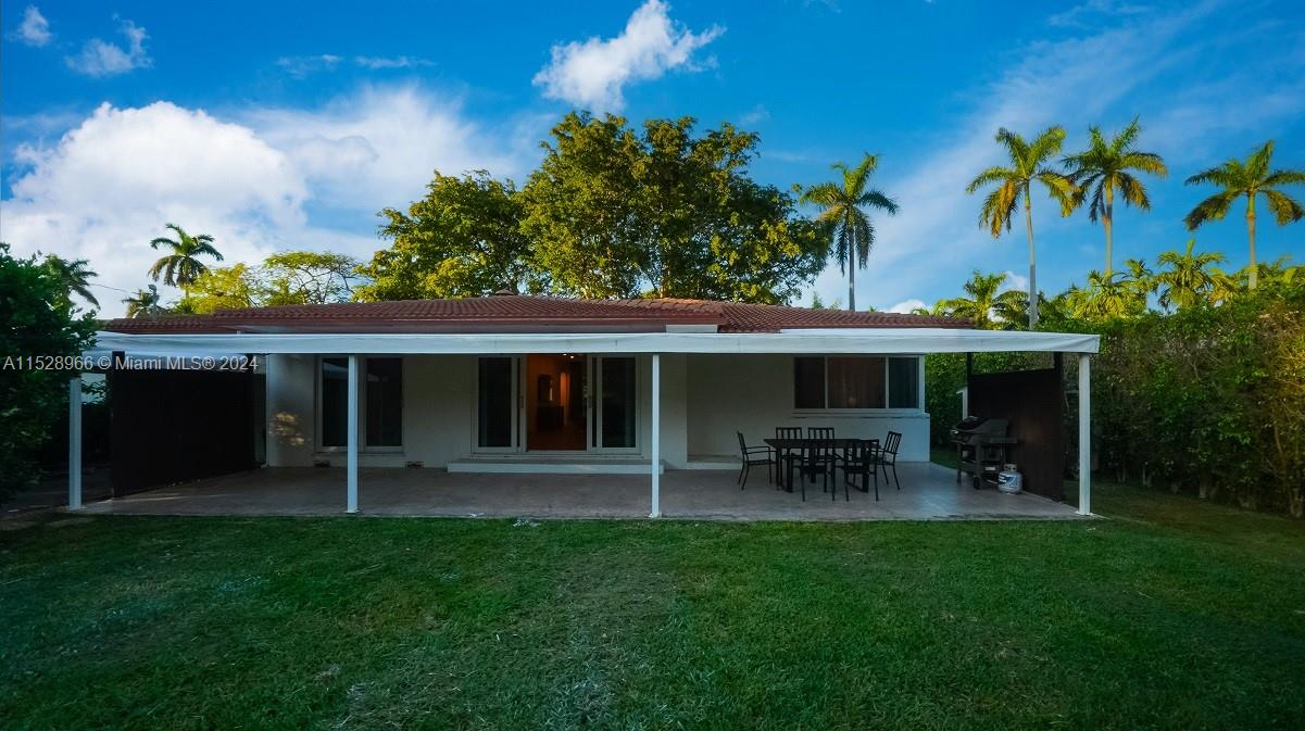 HOLLYWOOD LAKES SECTION - Residential Lease