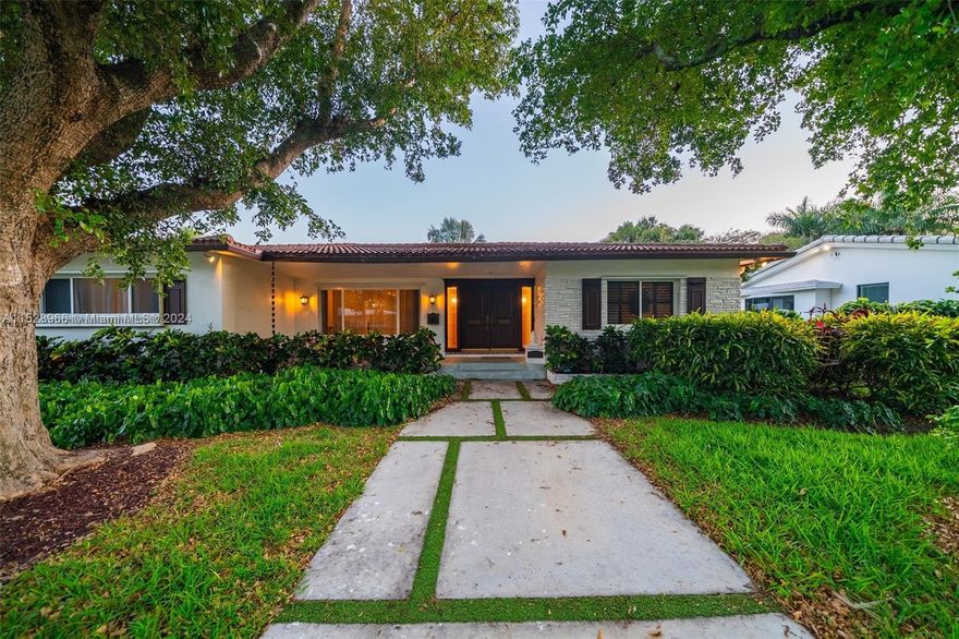 Large Private House in Hollywood on 10,895 sq/ft Lot. Fully Furnished 3 bedrooms + 3 bathrooms in Great Condition. Fully Equipped Kitchen. Total House area is 2,395 sq/ft. Many Closets. Patio with Dining Table & BBQ Grill. Large Backyard. 4 cars can park on the property. About 5 Minutes driving to the beach. With rent of this House Guests get at Beachfront building Beach service + Pool & Gym access + free beach Parking space. Grocery Stores and  Restaurants 10 minutes walking distance at Downtown Hollywood  on the strip. about 20 minutes walk to the beach and Famous Hollywood Beach Boardwalk with 2 miles of fun activities and Bars & Restaurants along the beachside. Please call or text Listing Agent for showing. 7 days minimum rent. 
Winter Starting December 1 - July for $8000 per month