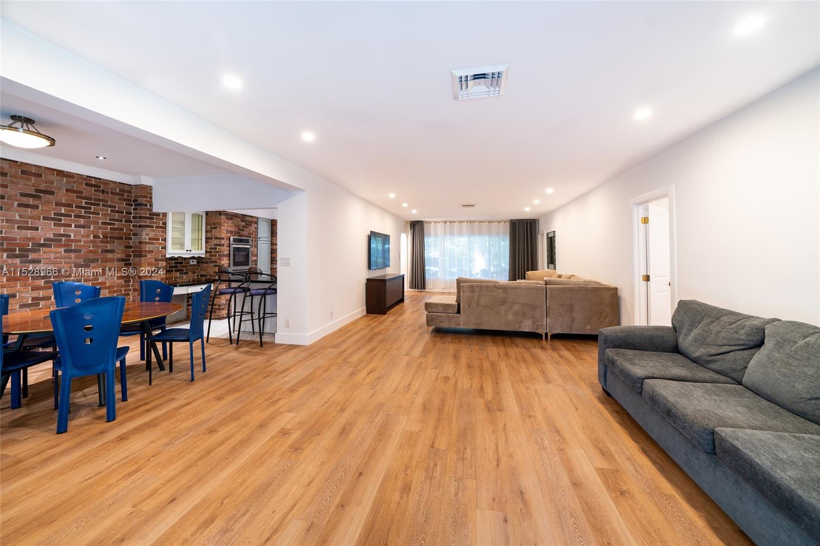 HOLLYWOOD LAKES SECTION - Residential Lease