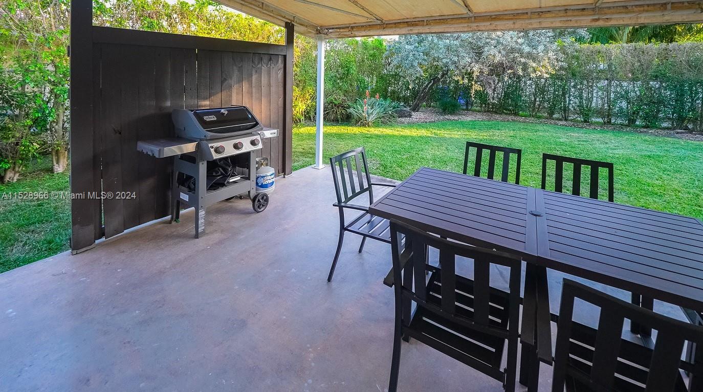 HOLLYWOOD LAKES SECTION - Residential Lease