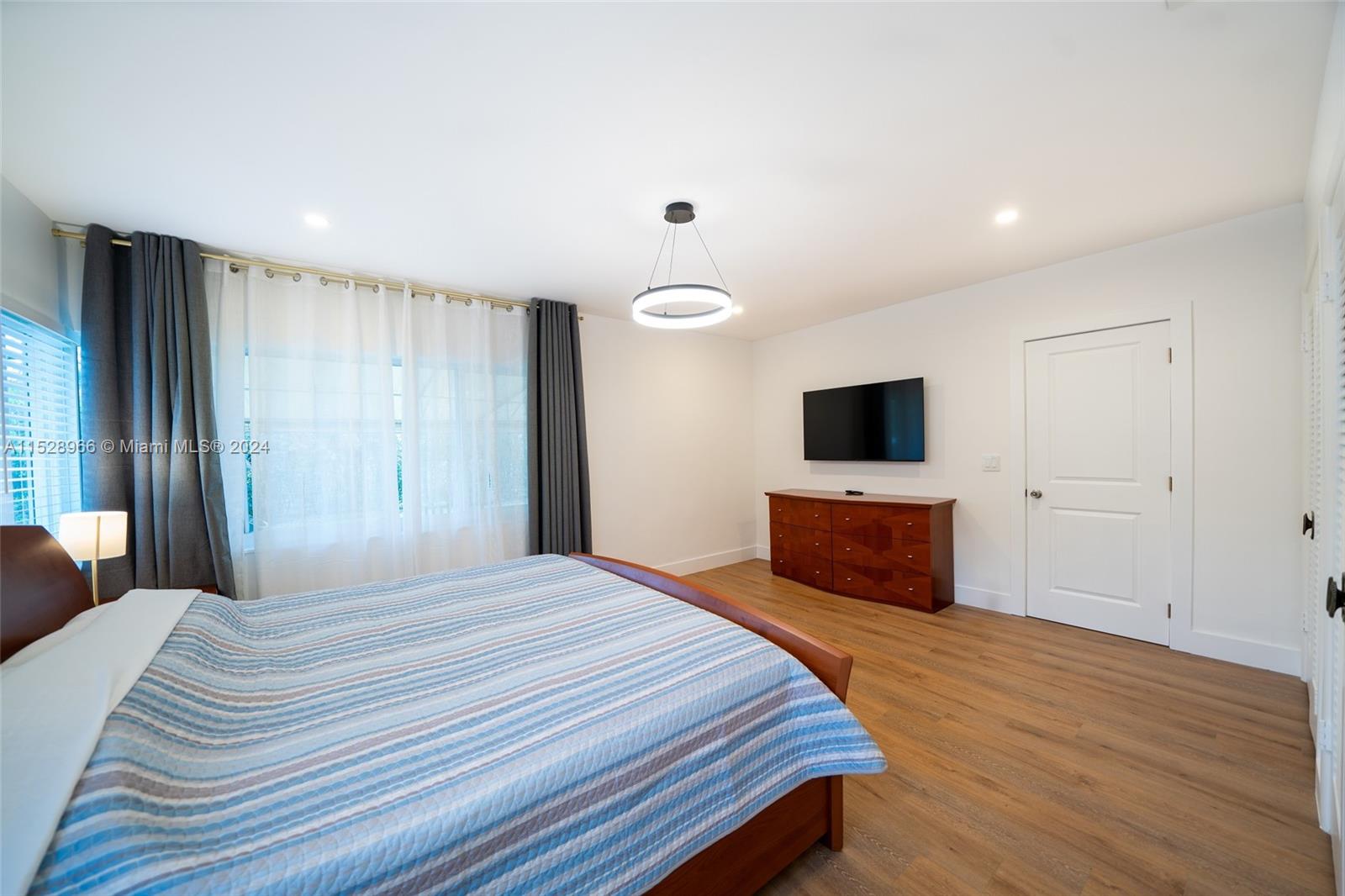 1310 Jackson St 1310