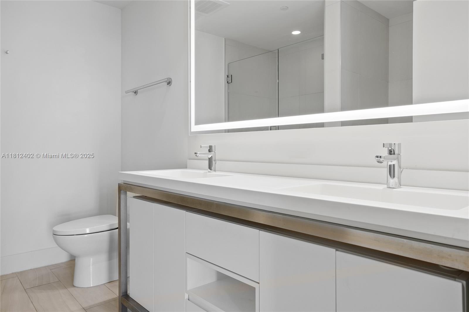 METROPICA NORTH TOWER ONE - Residential Lease