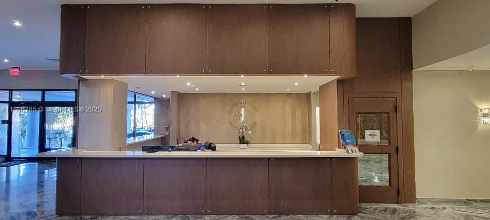 5401 Collins Ave 214