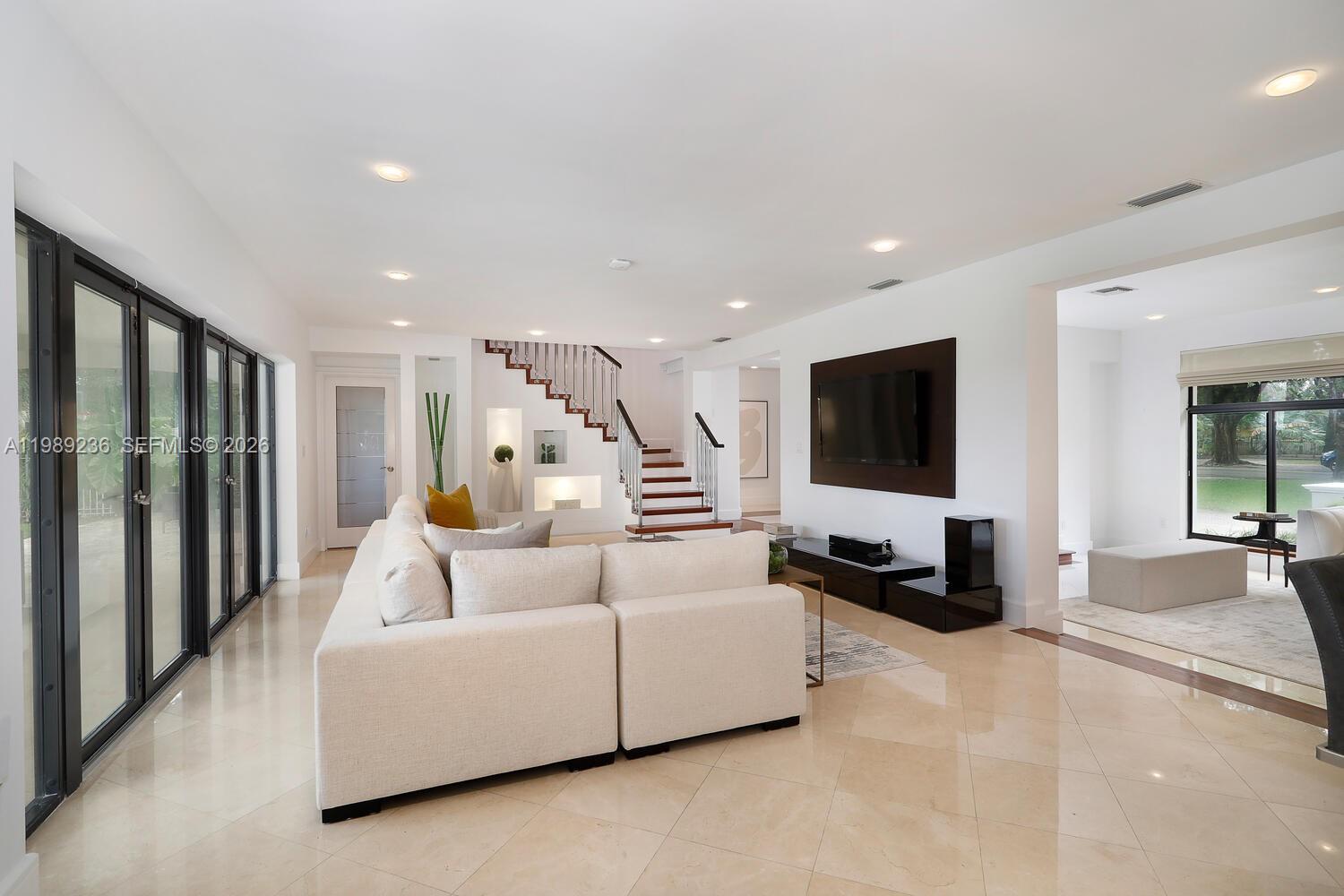 CORAL GABLES COUNTRY CLUB - Residential Lease