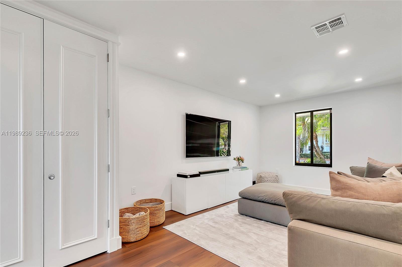 CORAL GABLES COUNTRY CLUB - Residential Lease