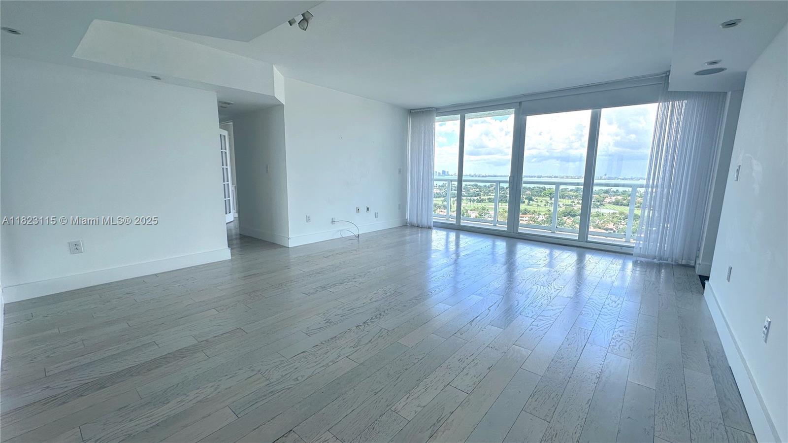 5900 Collins Ave 2203