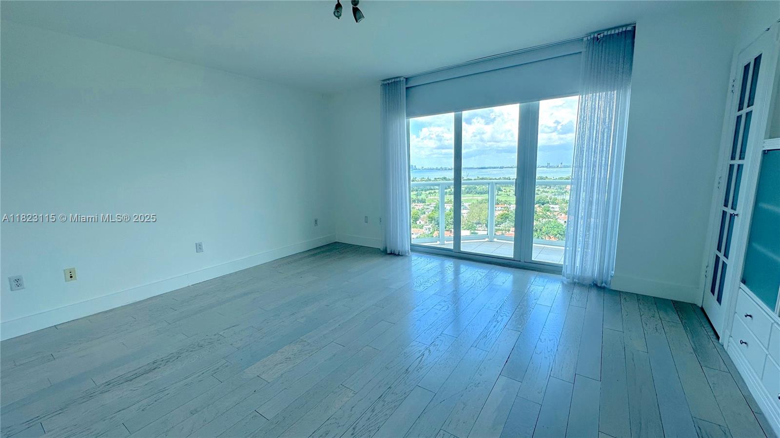 THE GRANDVIEW CONDO - Residential Lease