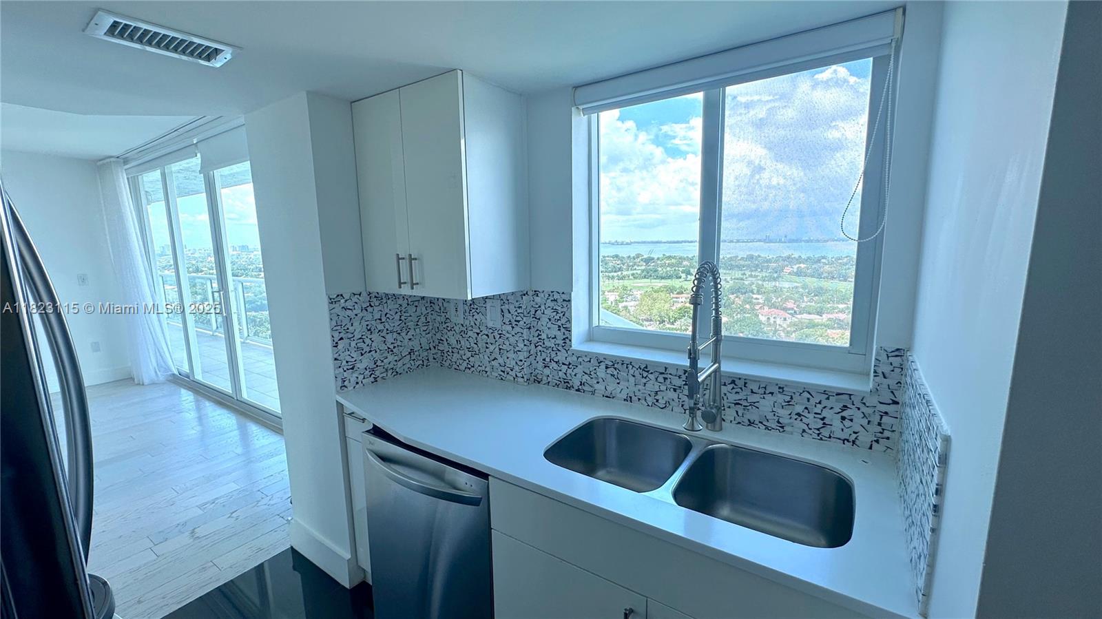 THE GRANDVIEW CONDO - Residential Lease