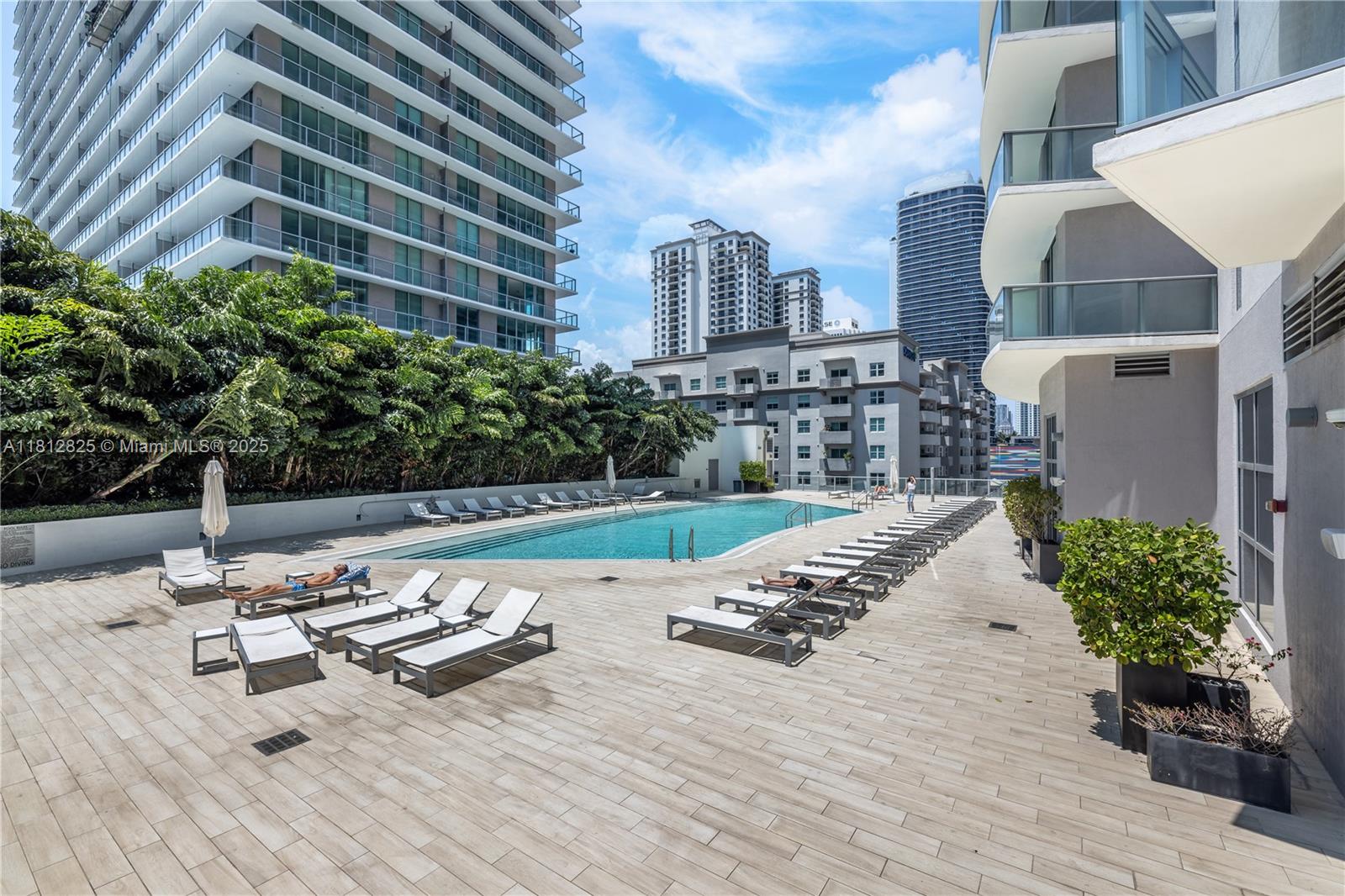 1100 MILLECENTO RESIDENCE - Residential