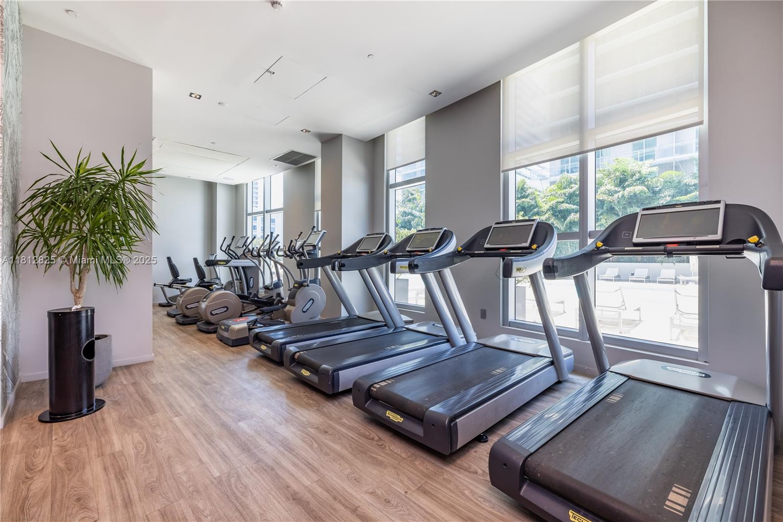 1100 MILLECENTO RESIDENCE - Residential