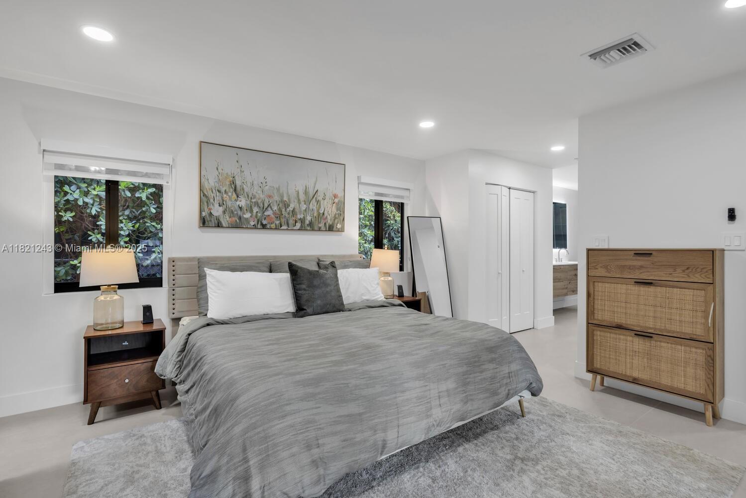 CHARMING Mia Shores - Residential