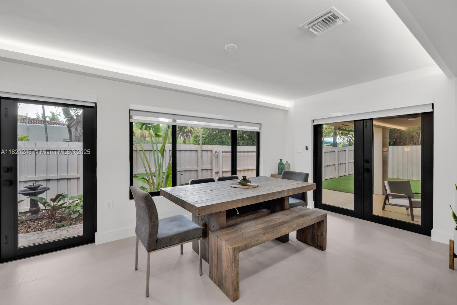 CHARMING Mia Shores - Residential