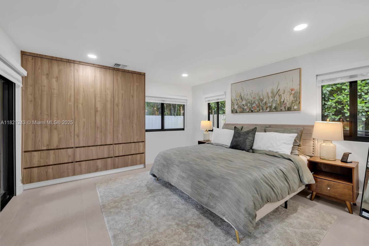 CHARMING Mia Shores - Residential