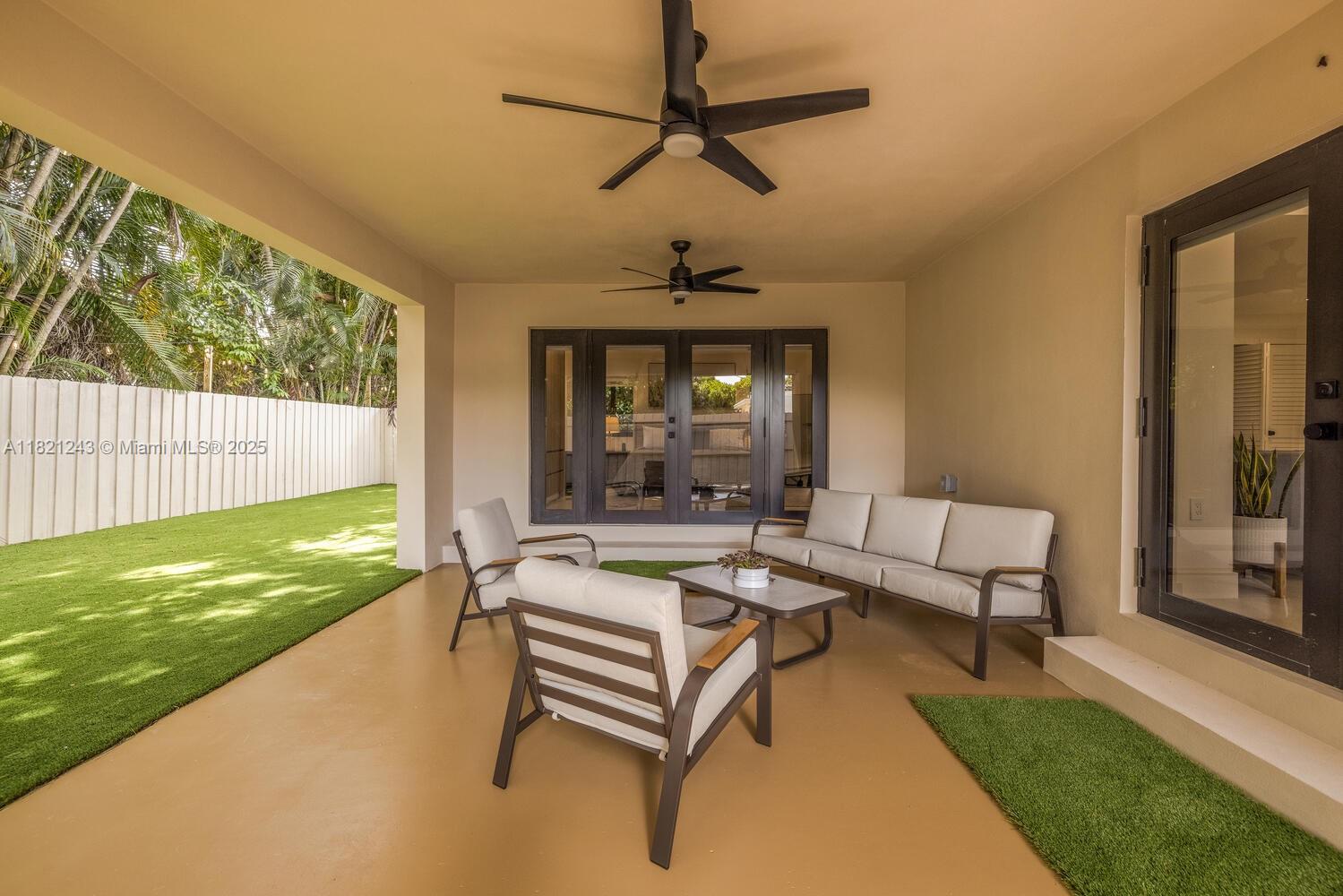 CHARMING Mia Shores - Residential