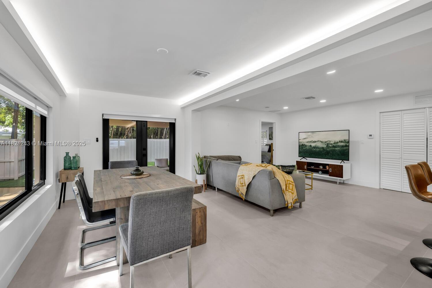 CHARMING Mia Shores - Residential