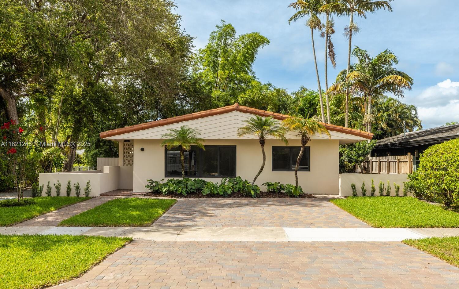 CHARMING Mia Shores - Residential