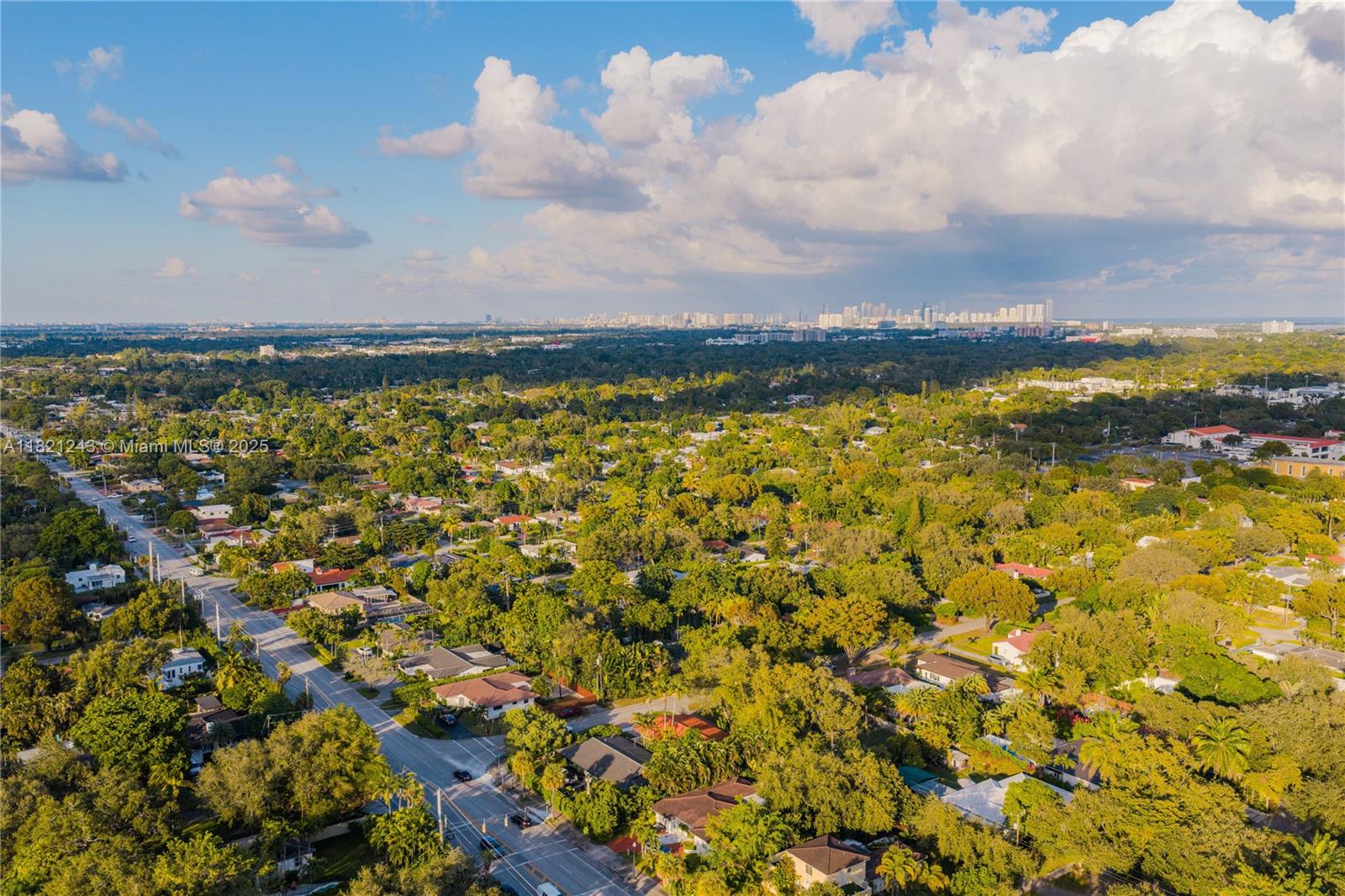 CHARMING Mia Shores - Residential