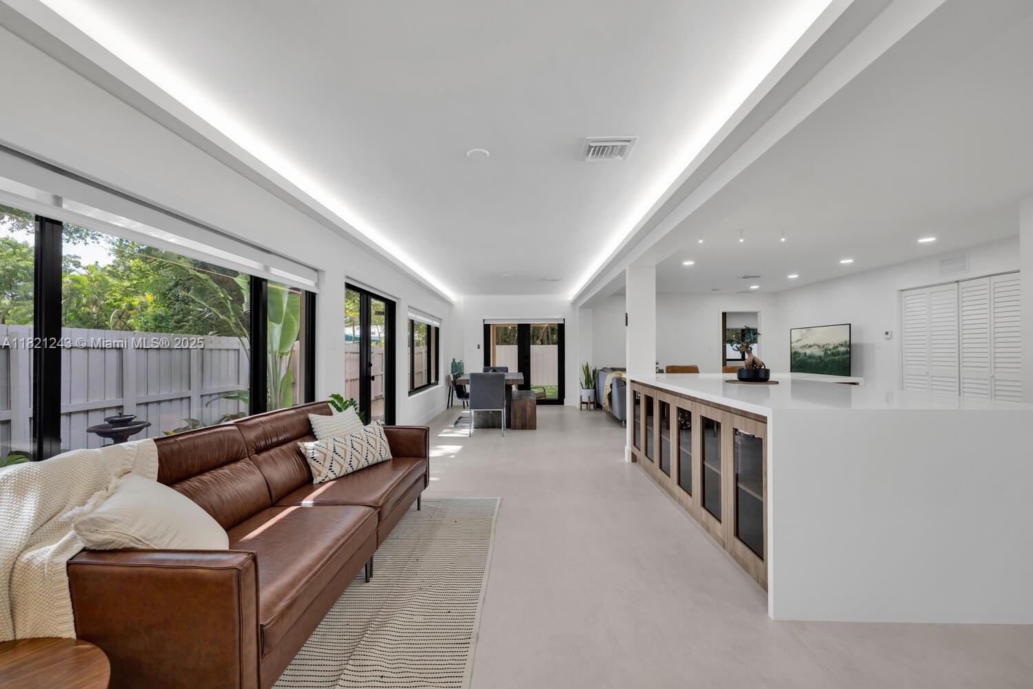 CHARMING Mia Shores - Residential