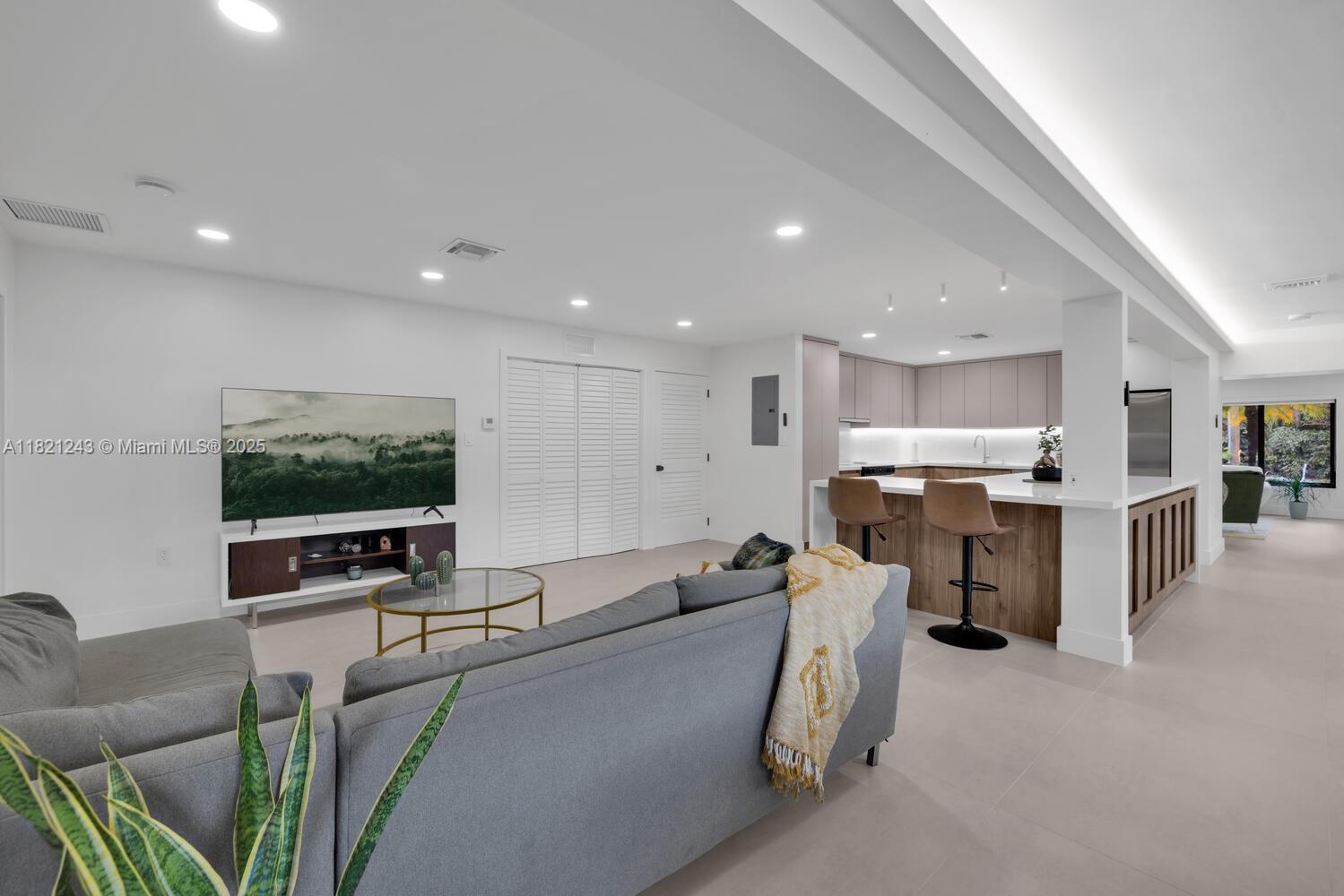 CHARMING Mia Shores - Residential