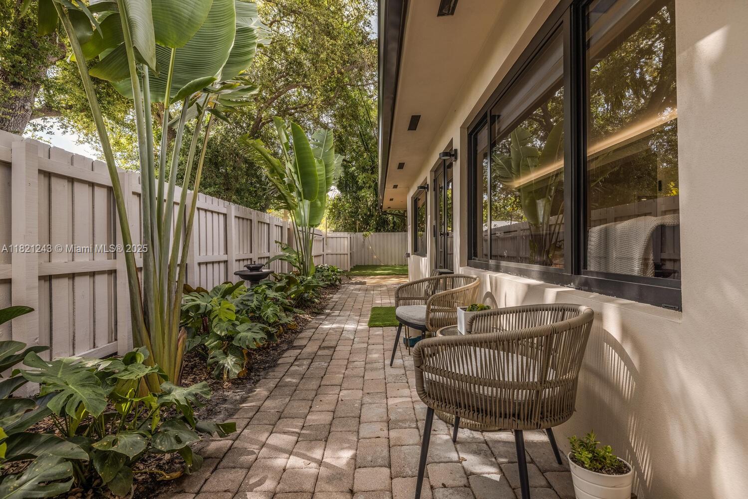 CHARMING Mia Shores - Residential