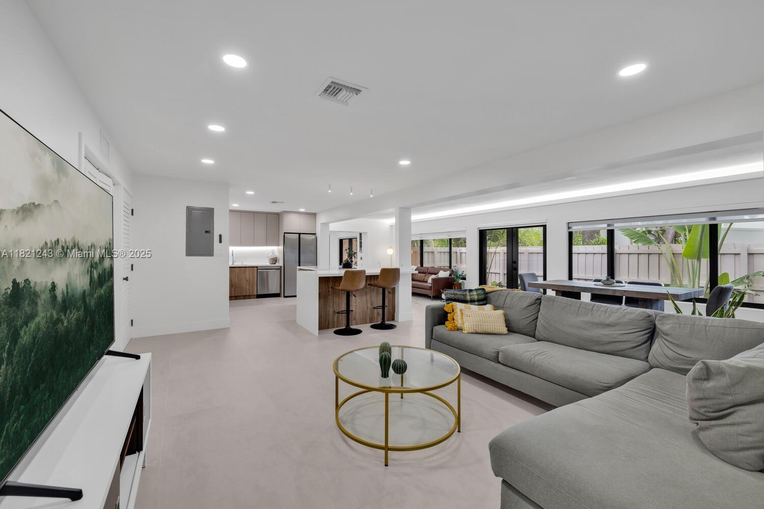 CHARMING Mia Shores - Residential