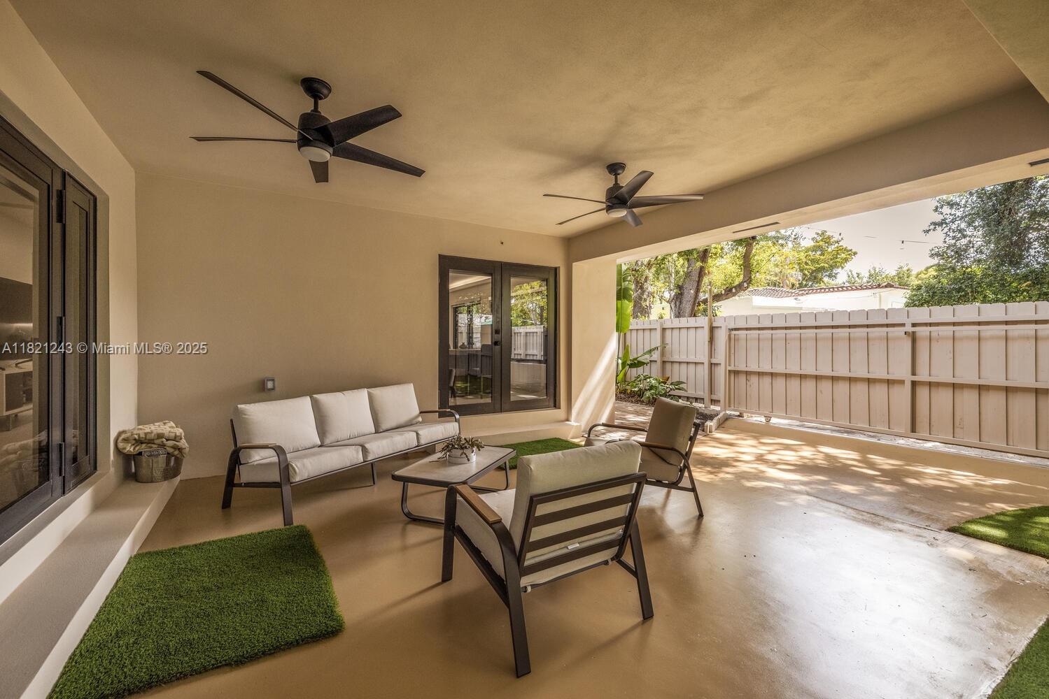 CHARMING Mia Shores - Residential