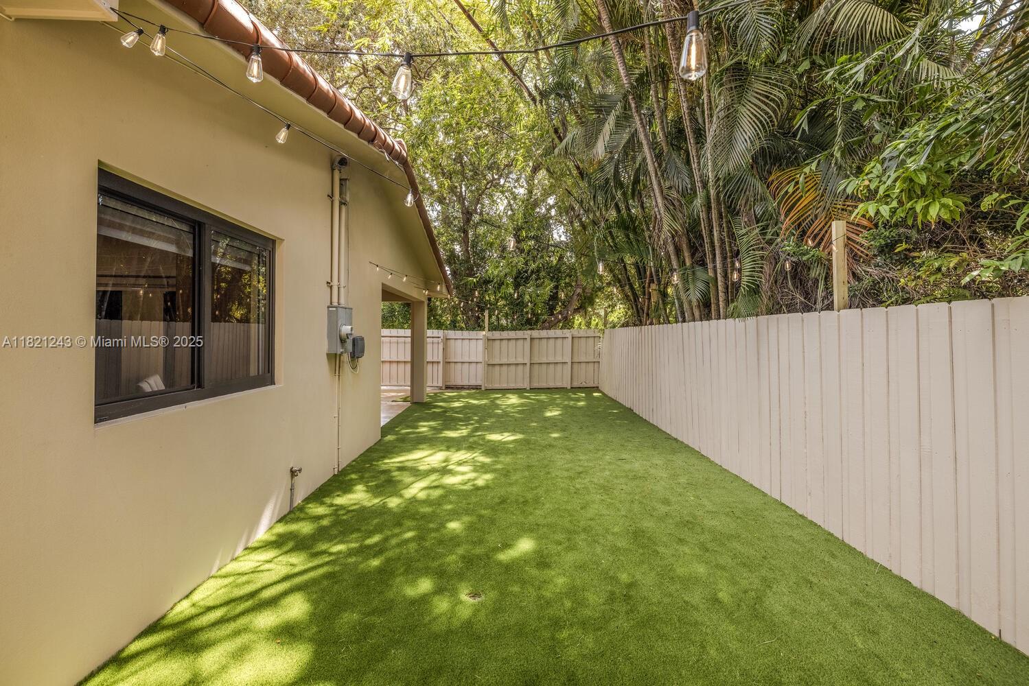 CHARMING Mia Shores - Residential