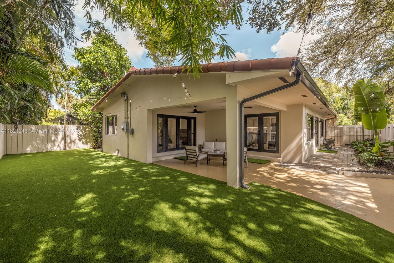 CHARMING Mia Shores - Residential