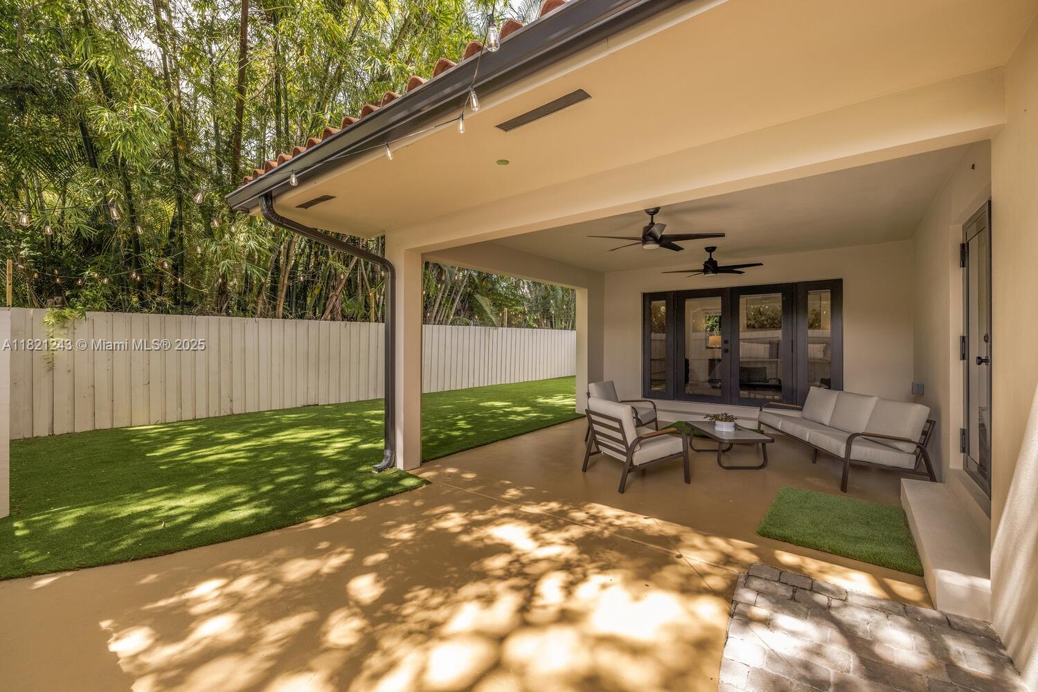 CHARMING Mia Shores - Residential