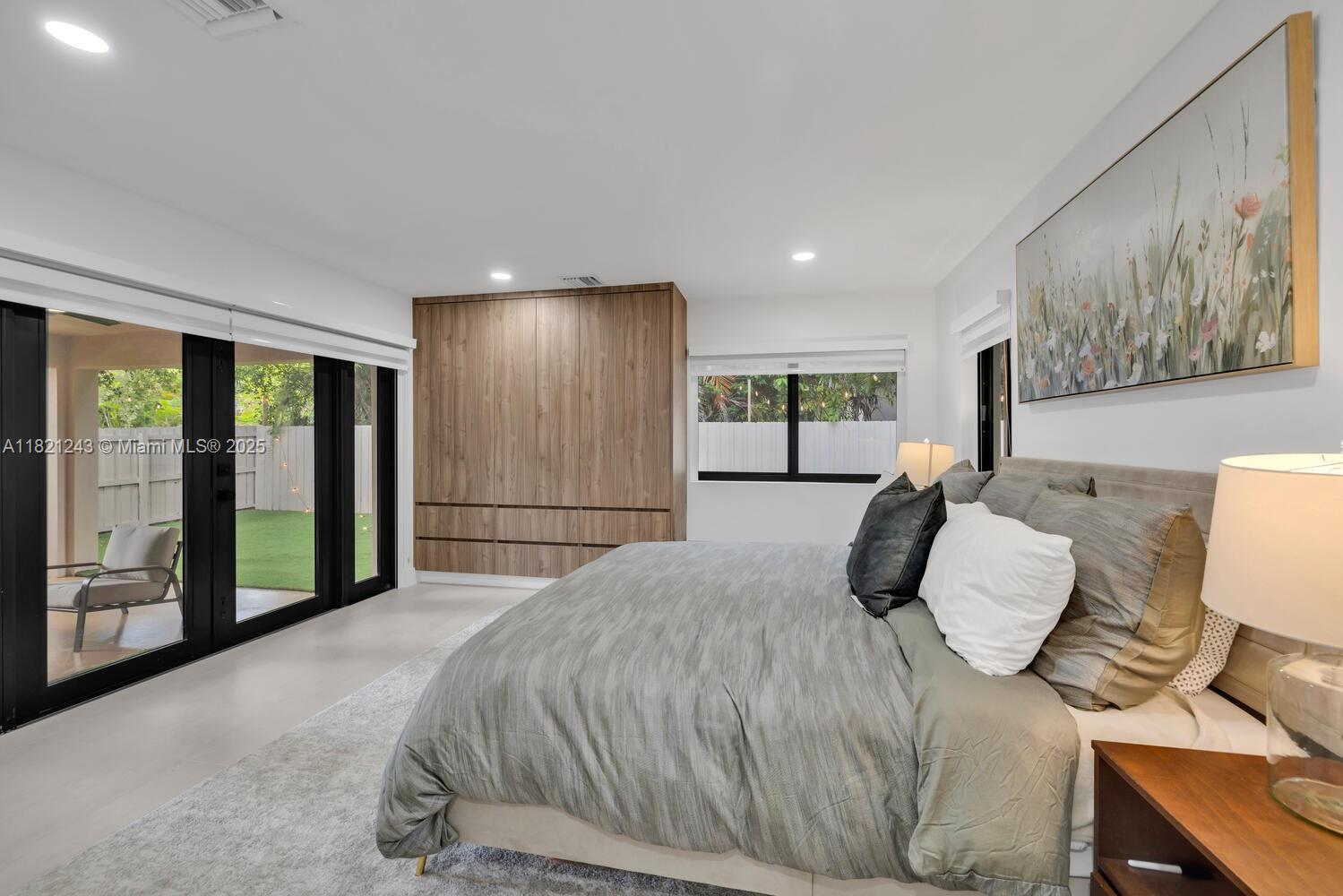 CHARMING Mia Shores - Residential