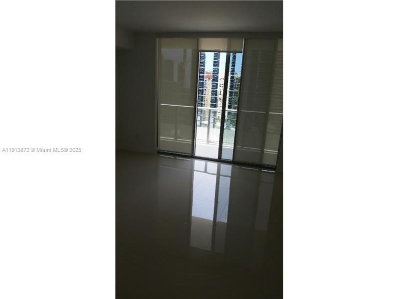 BRICKELL HOUSE - Residential