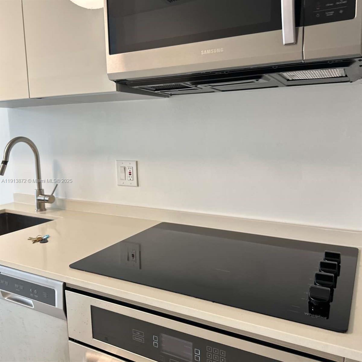 BRICKELL HOUSE - Residential