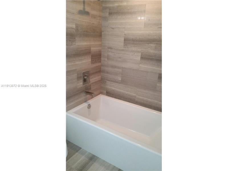 BRICKELL HOUSE - Residential