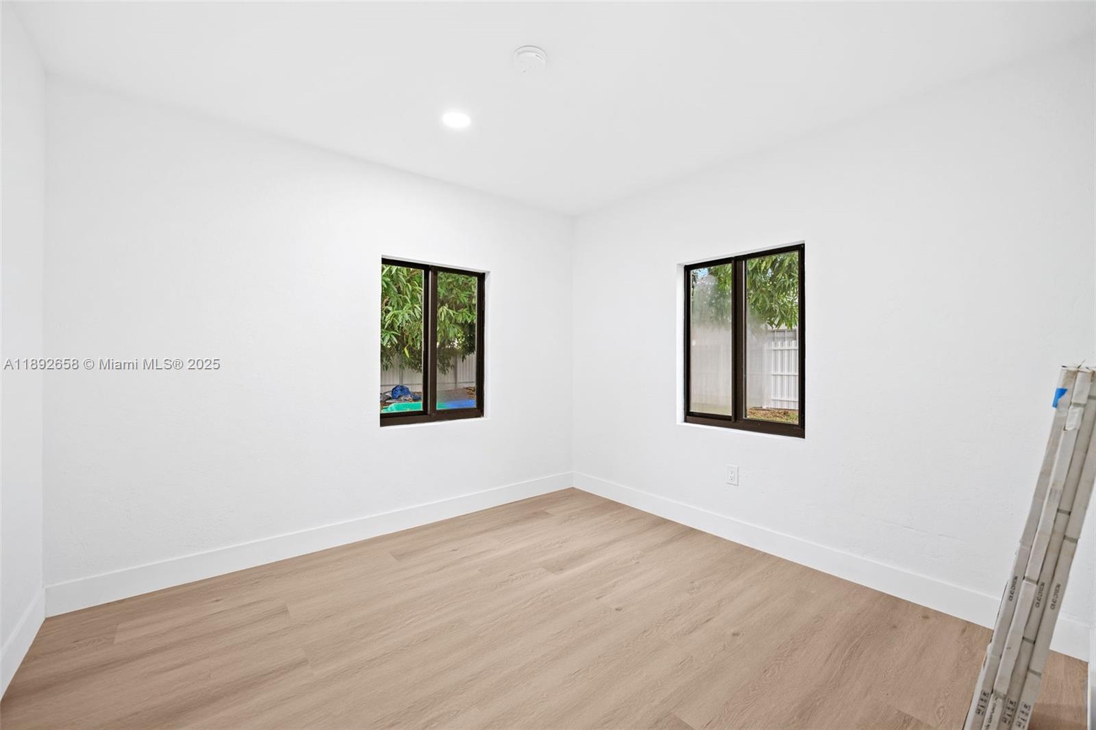 S MIAMI HEIGHTS ADDN H - Residential